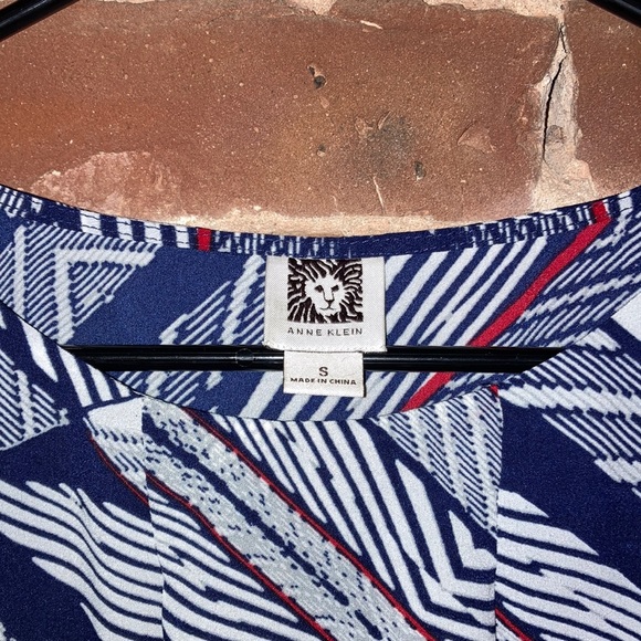 ANNE KLEIN Tribal Inspired Print Navy Blue and Red Top - Picture 2 of 3